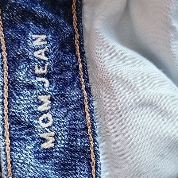 American Eagle medium wash high rise mom jean size 0 - Picture 6 of 7
